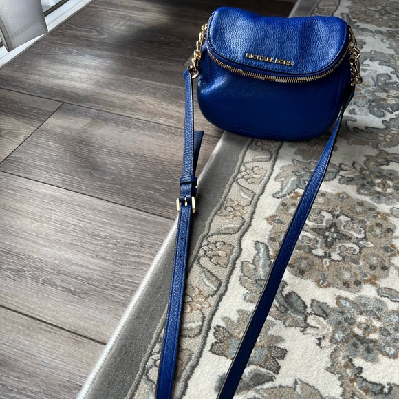 BRAND NEW NEVER USED Royal Marine Blue Michael Kors Purse- With dust cover - Picture 3 of 8